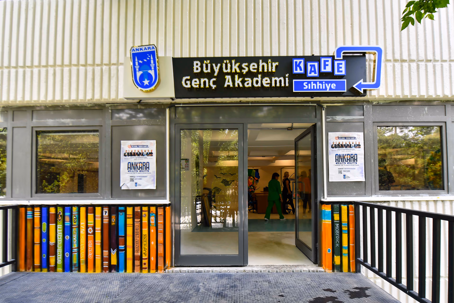 Genç Akademi Sıhhiye girişindeki merkez tabelası