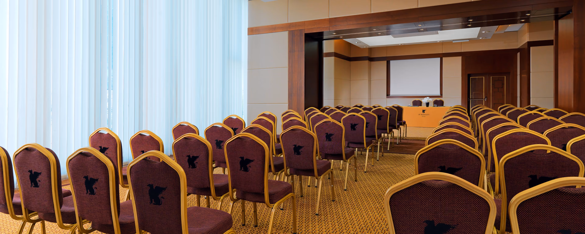 JW Marriott Hotel Ankara toplantı salonunda tiyatro düzeni